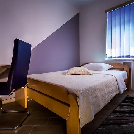 Lavanda Hostel *