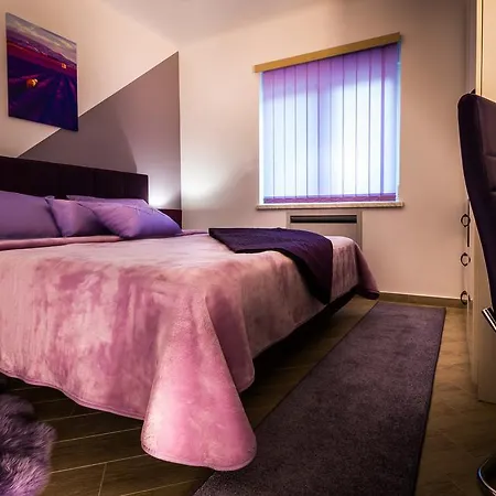 Lavanda Hostel *